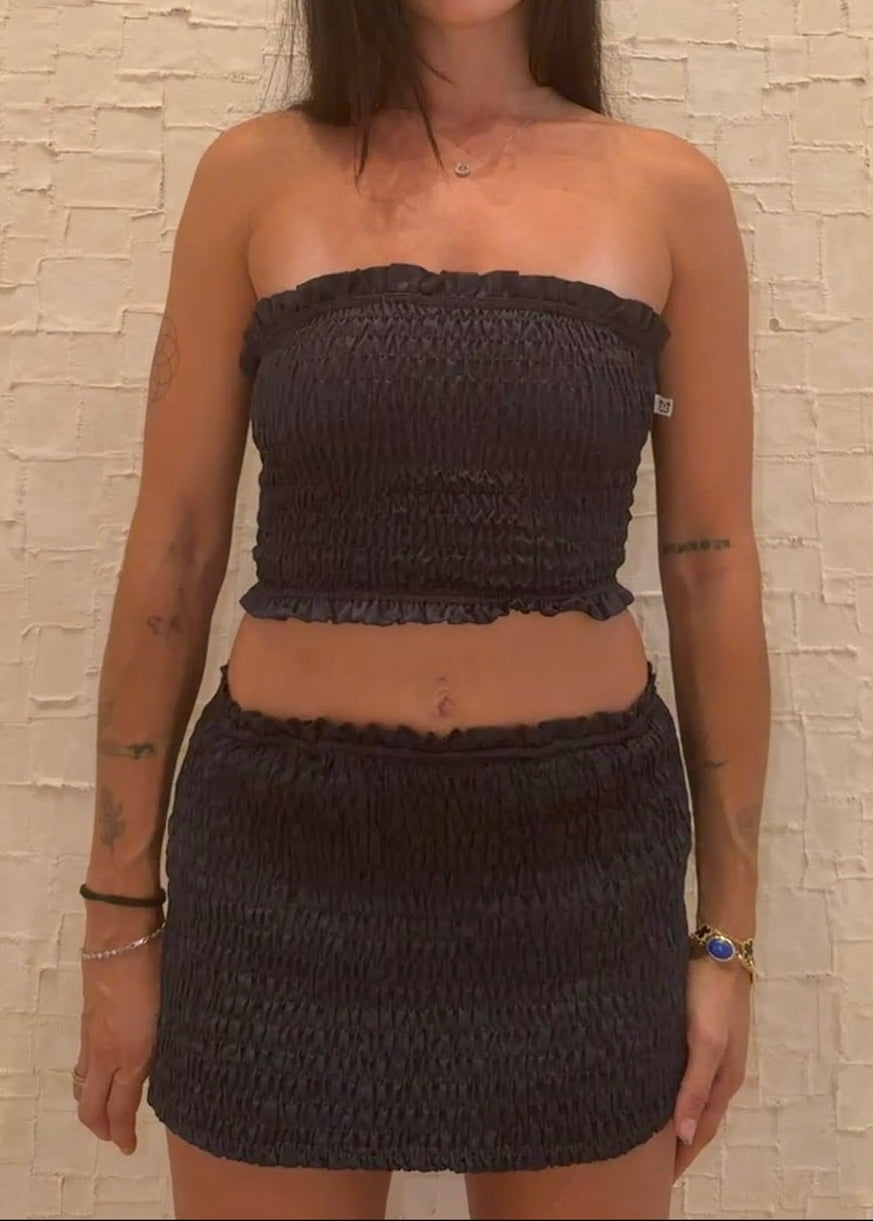 model wearing magic skort onyx 